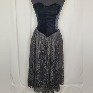 Chenelli Velvet and Lace Strapless Fit & Flare Dress - Vintage Size 4 (Modern 0)